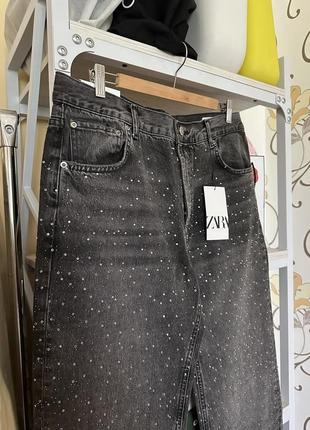 Темно серые черные джинсы средняя посадка zara прямые уровни со стразами блестками3 фото