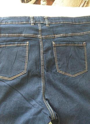 Стрейчевые джинсы для роскошной леди5 фото