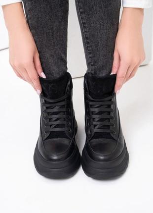 Черные теплые ботинки в спортивном стиле2 фото