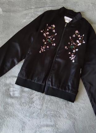 Снижки бомбер с вышивкой черный fashion union