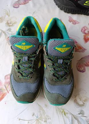 Оригінальні кросівки на шнурках new balance