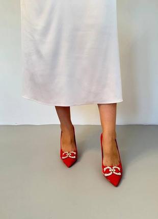 Стильні червоні туфлі з брошкою туфельки на каблуку червоні туфлі на підборах туфлі на...