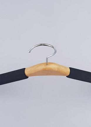 Плечики вешалки тремпеля  поролоновые черного цвета с деревянной светлой вставкой , длина 39 см3 фото