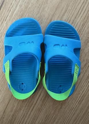 Детские резиновые сандалии