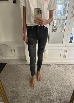 Чорні джинси