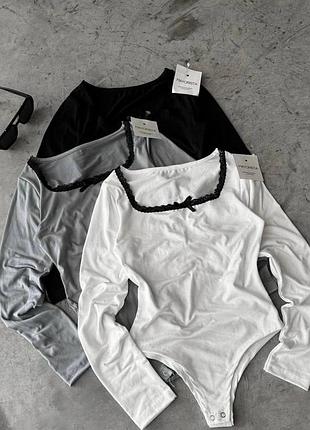 Базовый однотонный боди с кружевом и бантиком