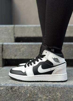 Женские кроссовки nike jordan white black8 фото