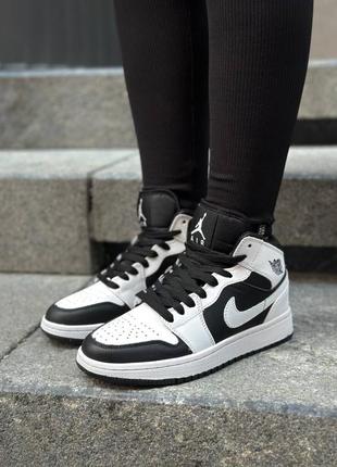 Жіночі кросівки nike jordan white black