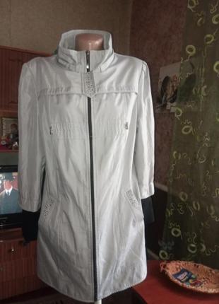 Оригинальный плащик.