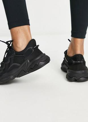 Черные кроссовки adidas originals ozweego4 фото