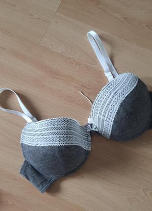 Бюстгальтер