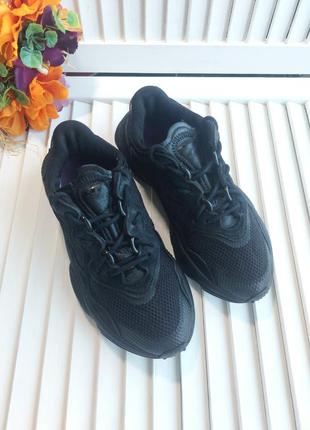 Чорні кросівки adidas originals ozweego7 фото