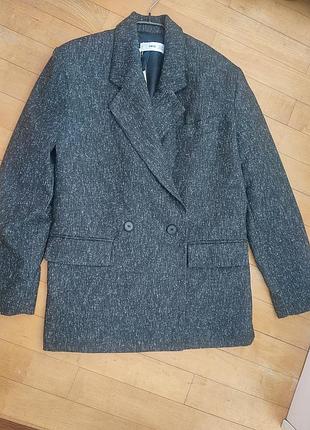 Шикарний піджак прямого крою