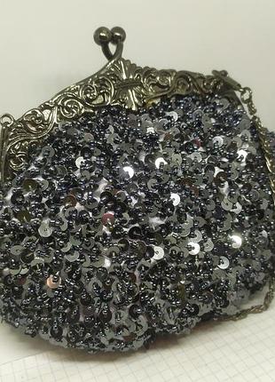 Сумочка на фермуаре вышитая бисером и пайетками