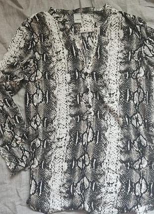 Вискозная блуза в змеиный принт