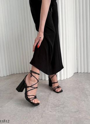 Босоніжки з переплетом