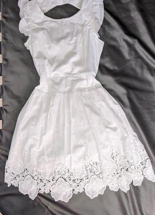 Шикарна біла бавовняна сукня з прояви, с-м