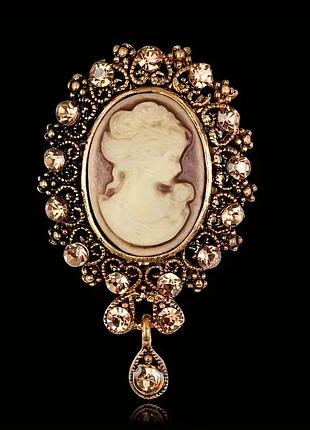 Брошка камея в бронзовому кольорі