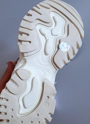 Кроссовки качественные размеры 33, 35 в наличии. 5