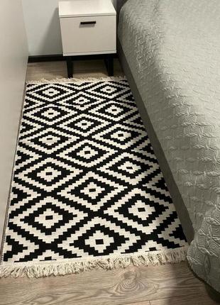 Чорно-білий турецький, двосторонній, безворсовий килим, розмір 60x909 фото