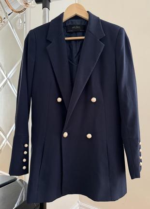 Классический пиджак zara с жемчужными пуговицами