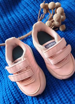 Кроссовки adidas для девочки 19 г.
