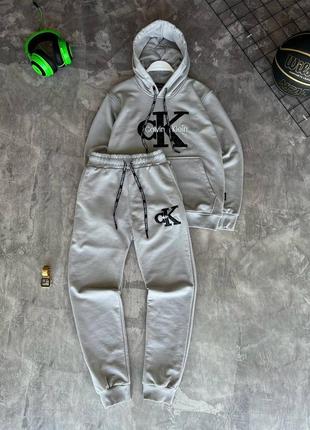 Чоловічий сірий спортивний костюм calvin klein