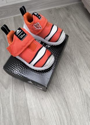 Детские кроссовки