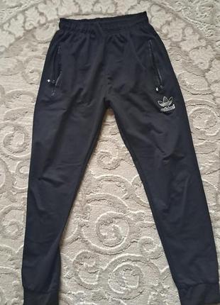 Чорні штани adidas