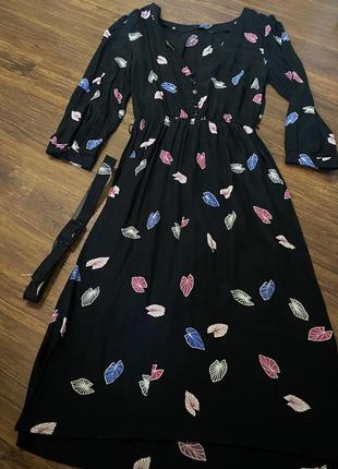 Красиве плаття з пояском