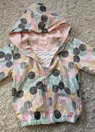 Вітрівка на дівчинку