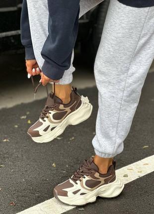 Кроссовки женские