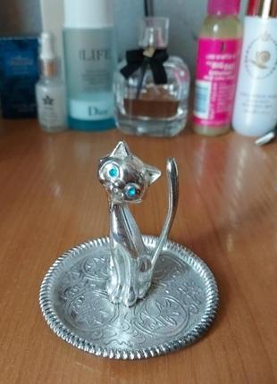 Подставка под украшения