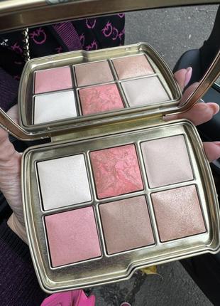 Hourglass palette dragon , evil eye в наявності