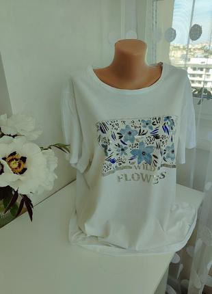Новичка белая футболка с цветочками.2 фото