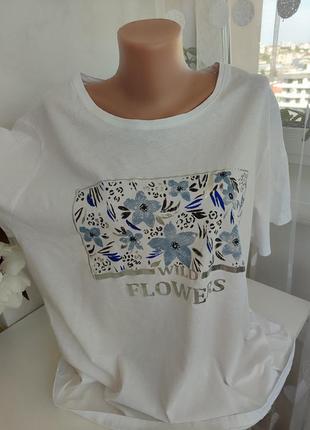 Новичка белая футболка с цветочками.4 фото