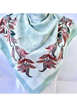 Жіноча ніжна бежева хустка з народним квітковим орнаментом. турецька класична демісезонна хустка
