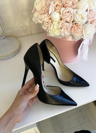 Туфлі човники zara на каблуку лодочки