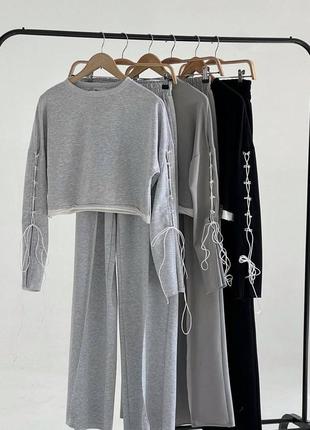 Костюм з штанами палаццо та вкороченою кофтою