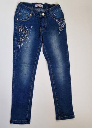 Нарядные зауженные джинсы девочке со стразами синие3 фото