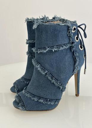 Джинсовые босоножки guess