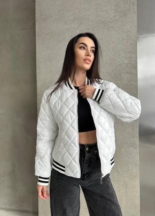 Стильний жіночий бомбер