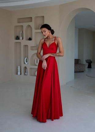 Платье вечернее белое беж чёрное голубое синее зелёное красное розовое бордо расклешённое с декольте с чашечками на бретельках длинное корсетное