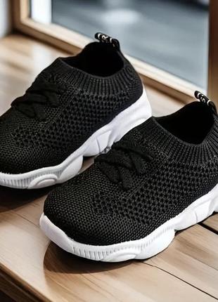 Легенькі кросівки для діток з сітчастим тканинним верхом 🖤🤍
