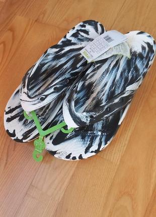 Трендові crocs comfort icon мармурові чоловічі шльопанці в'єтнамки крокси чорно-білі шльопанці літнє взуття1 фото