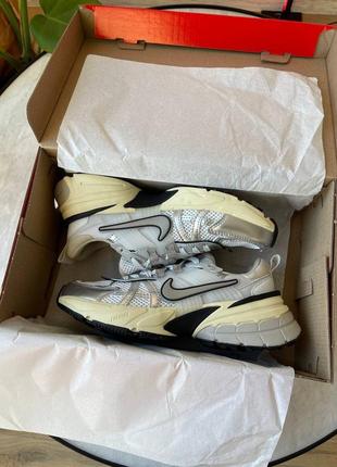 Кросівки nike v2k run summit white metallic silver10 фото