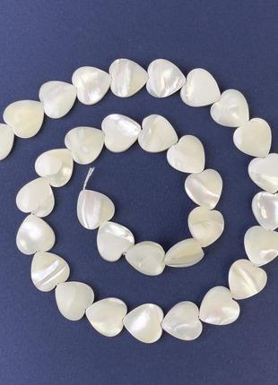 Бусины сердечки  перламутр  на нитке 39см