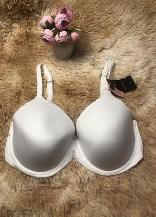 Білий бюзгальтер на чашечку d