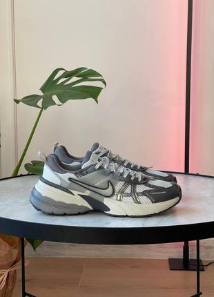 Кросівки nike v2k run pure platinum wolf grey4 фото