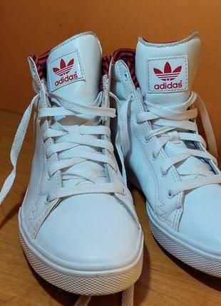 Оригинальные кожаные женские кроссовки adidas